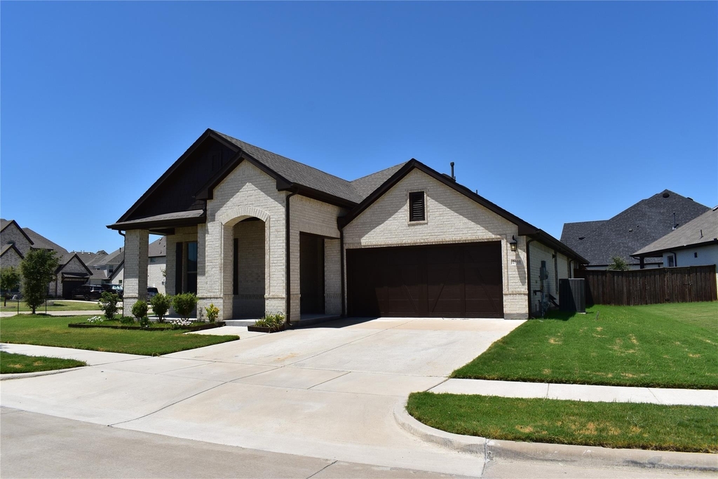 2900 Bluff Creek Drive - Photo 1