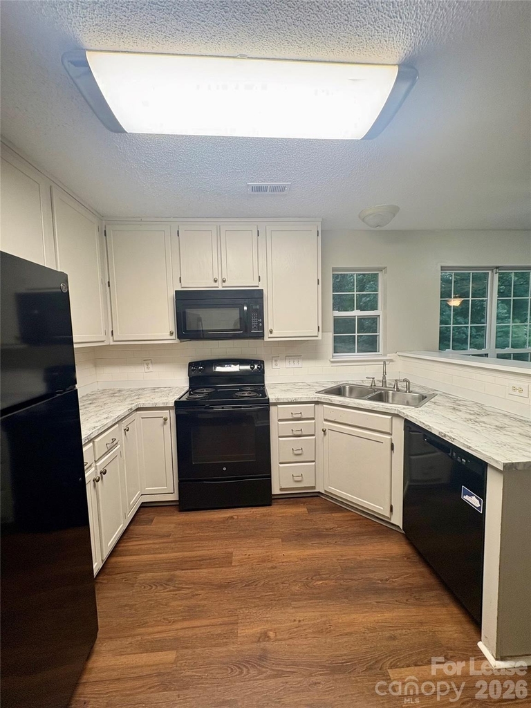 5517 Brook Falls Court - Photo 19