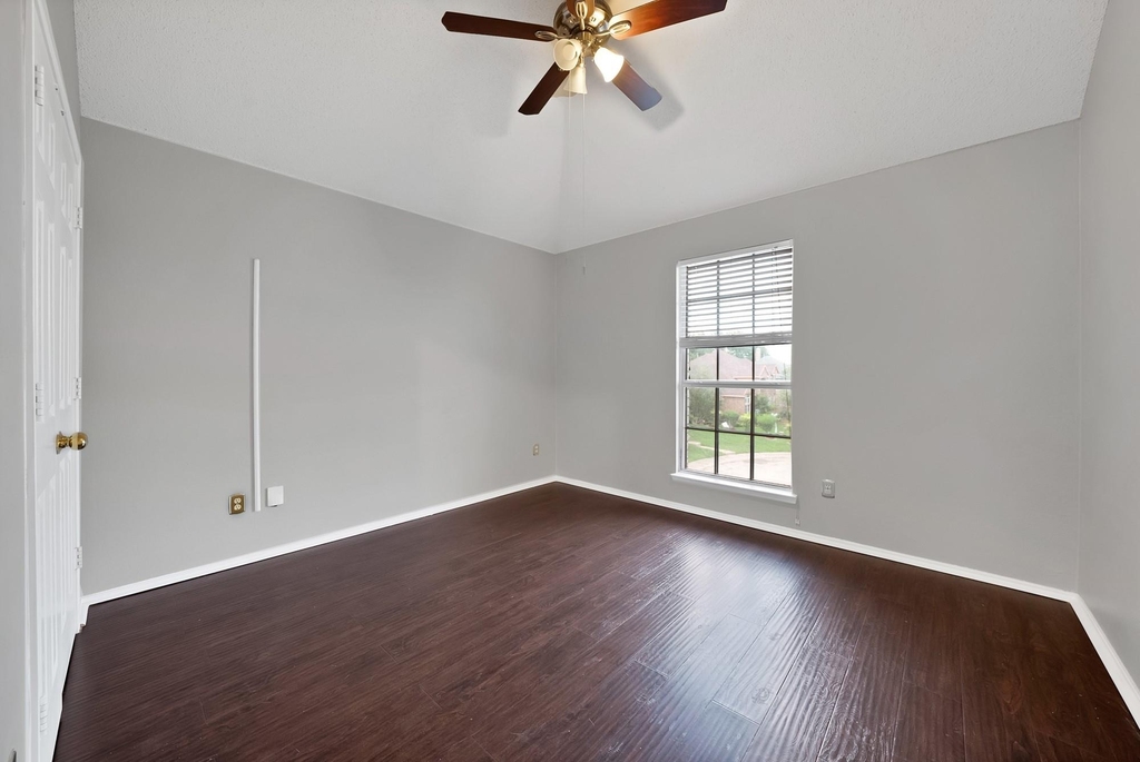 745 Woodridge Drive - Photo 33