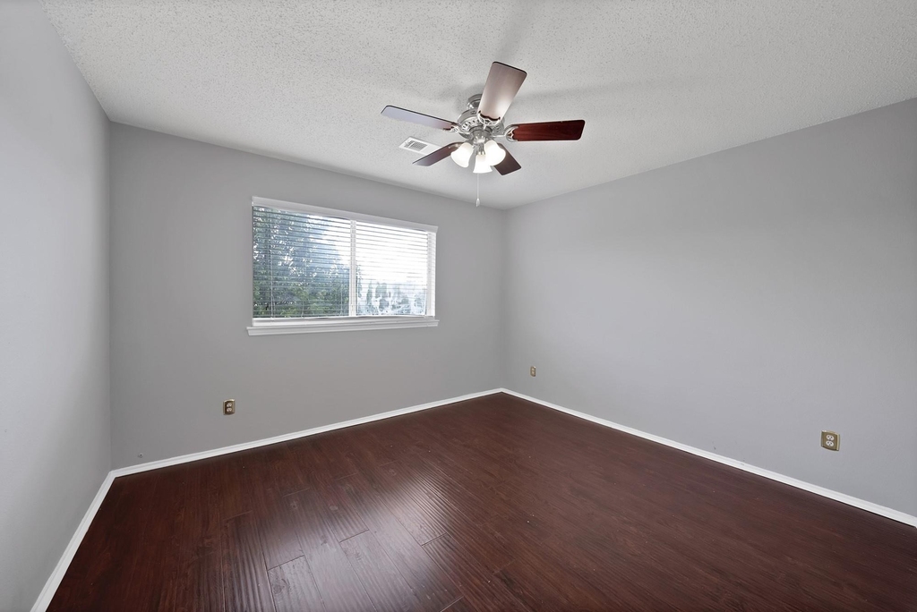 745 Woodridge Drive - Photo 21