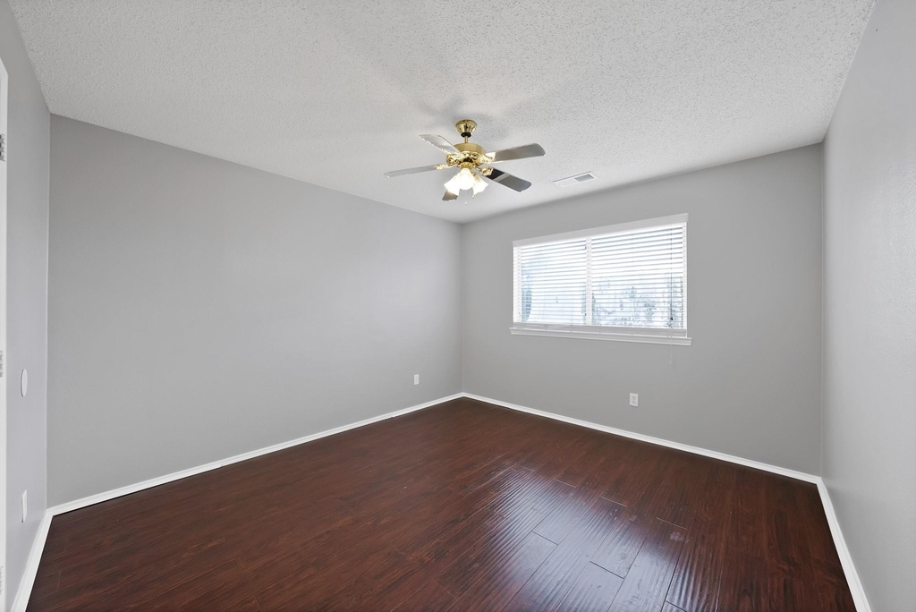 745 Woodridge Drive - Photo 23