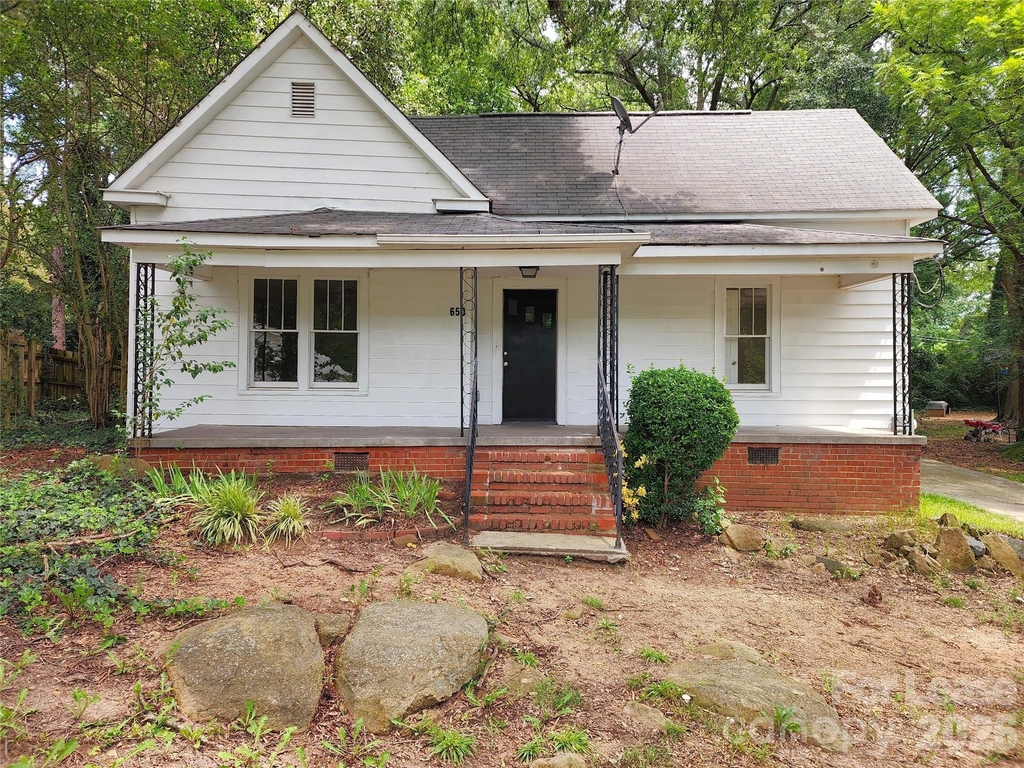 650 Harris Street Nw - Photo 0