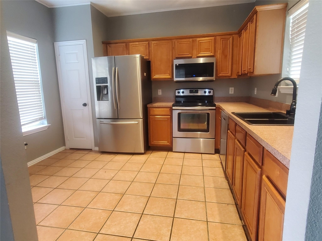 3607 Hamburg Court - Photo 2