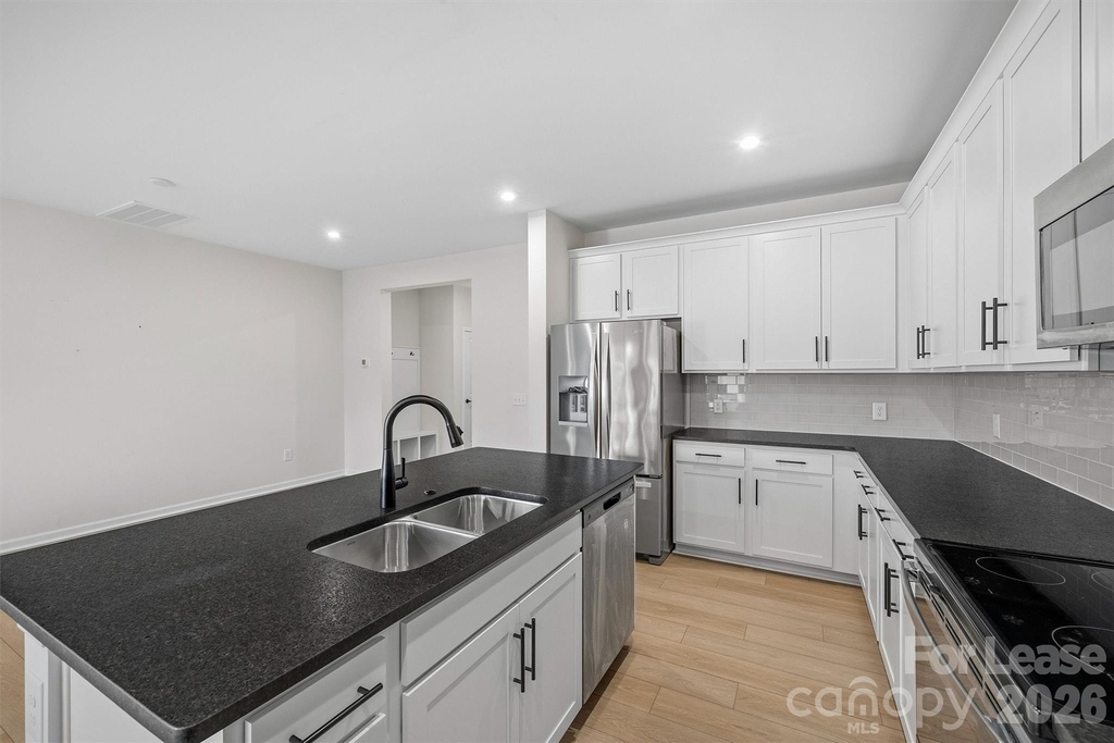 217 Brooks Springs Drive - Photo 9