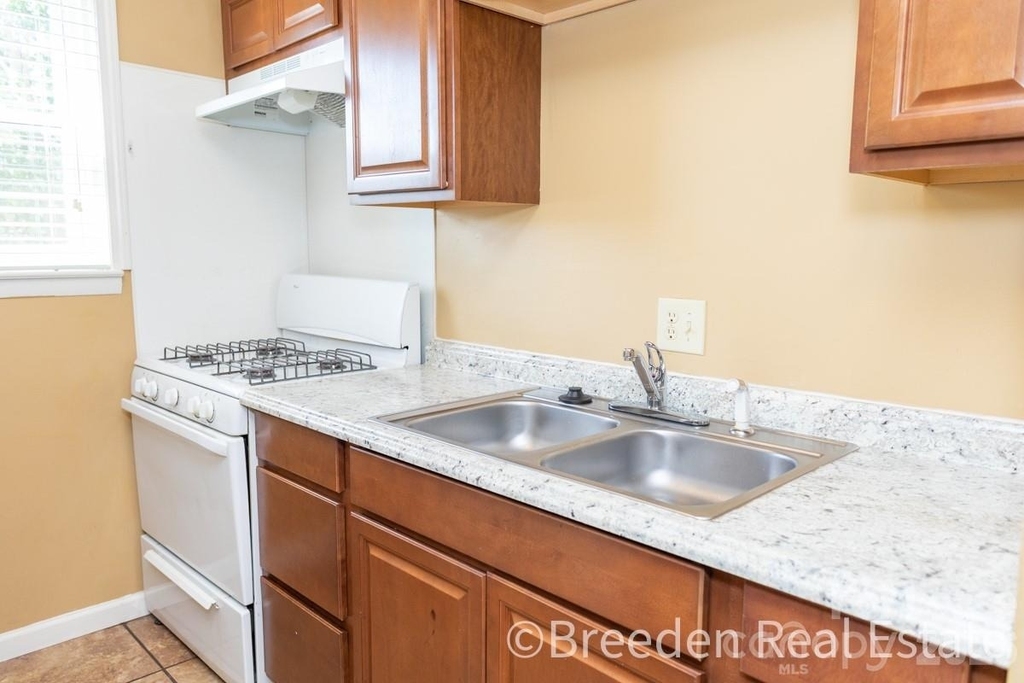 239 Maple Street - Photo 8