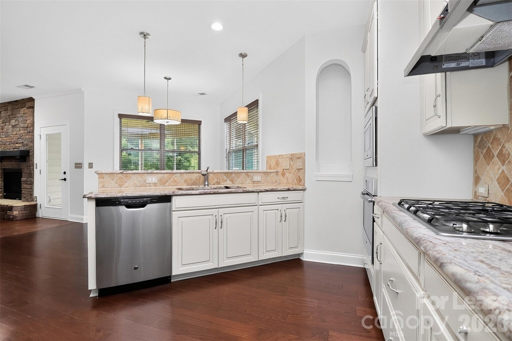 549 Daventry Court - Photo 2