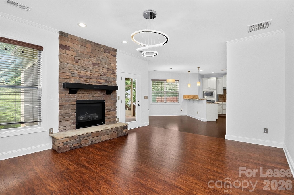 549 Daventry Court - Photo 8
