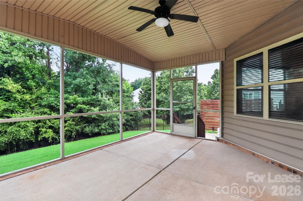 549 Daventry Court - Photo 29