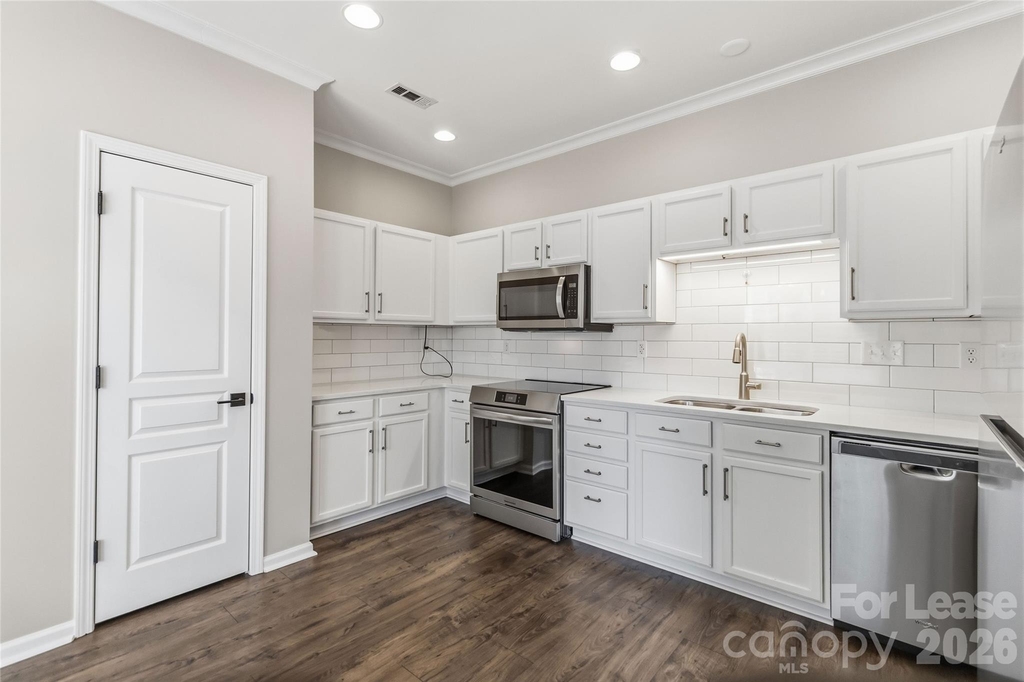 8710 Arrowhead Place Lane - Photo 11