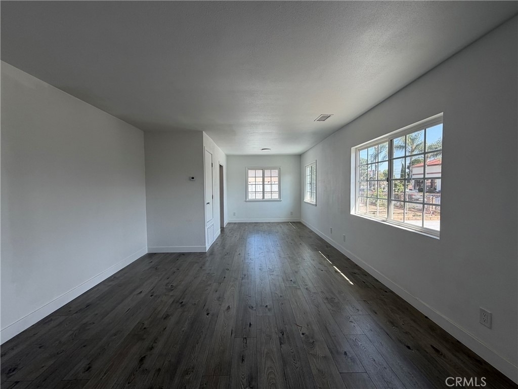 11583 Embree - Photo 3