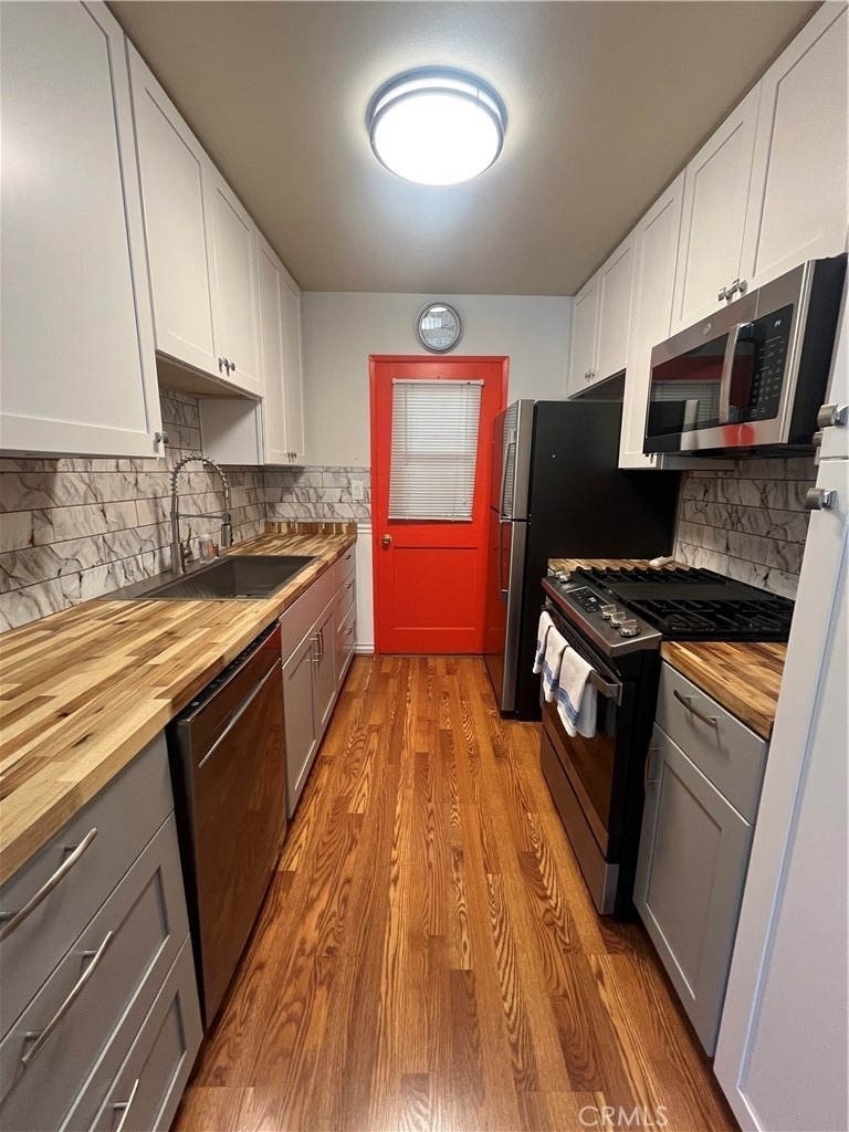 150 35 E Lakeshore - Photo 1
