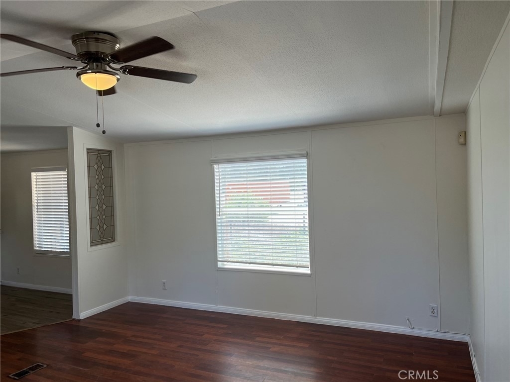 22225 Ellis Avenue - Photo 5