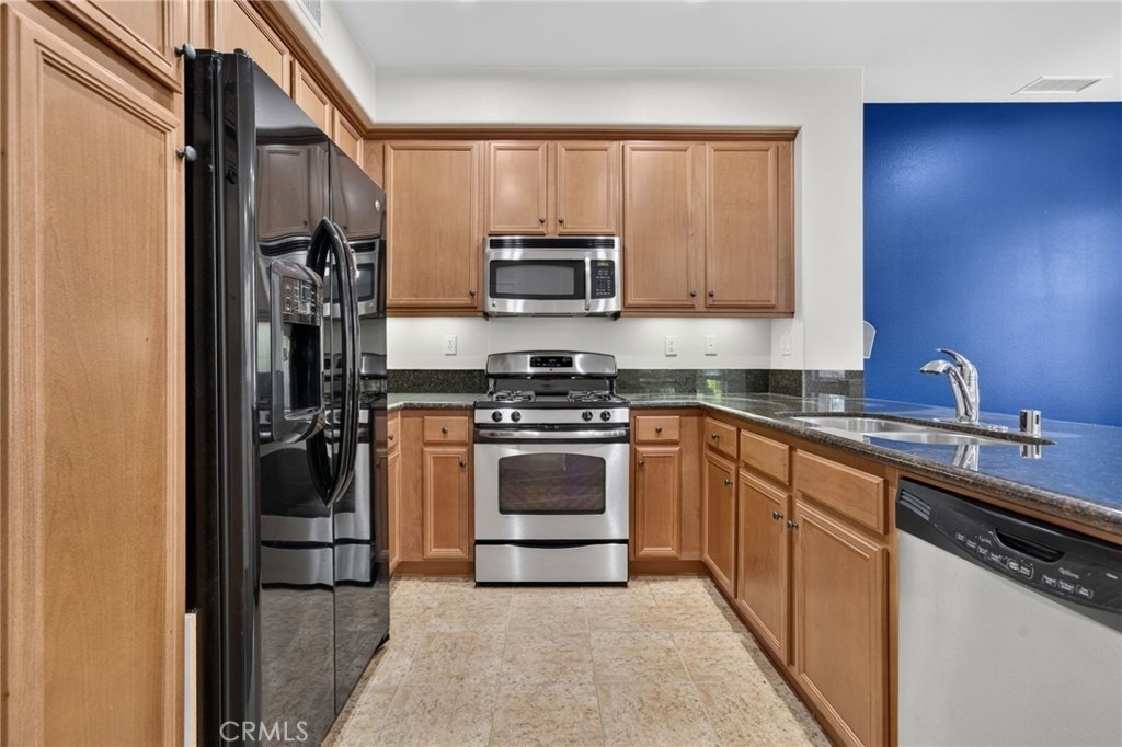 1654 Heywood Unit E - Photo 19