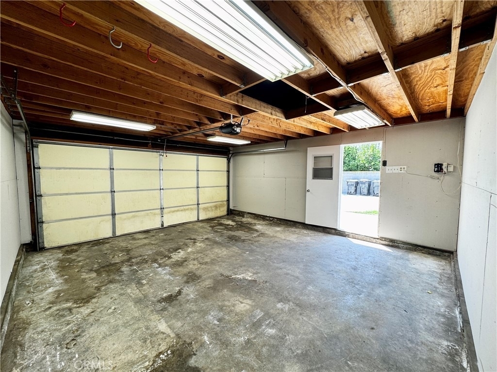14414 Studebaker - Photo 29