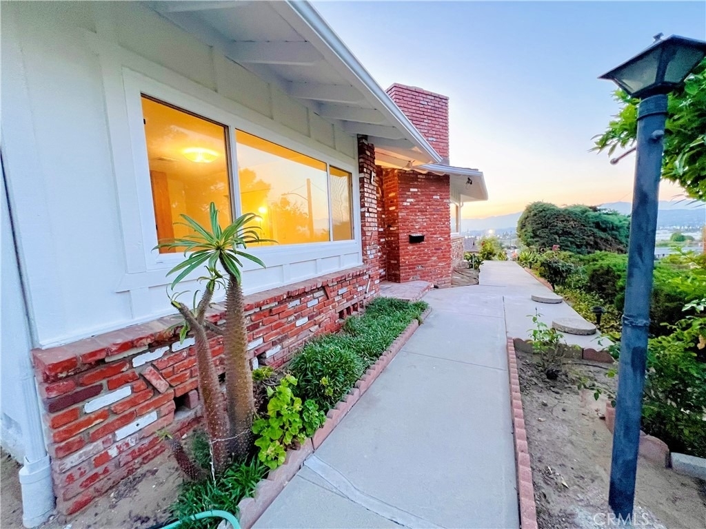 2277 Alexdale Ln - Photo 0