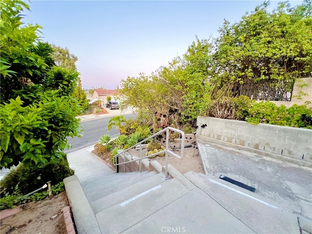 2277 Alexdale Ln - Photo 2