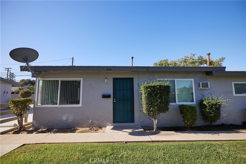 3644 Russell Street - Photo 0