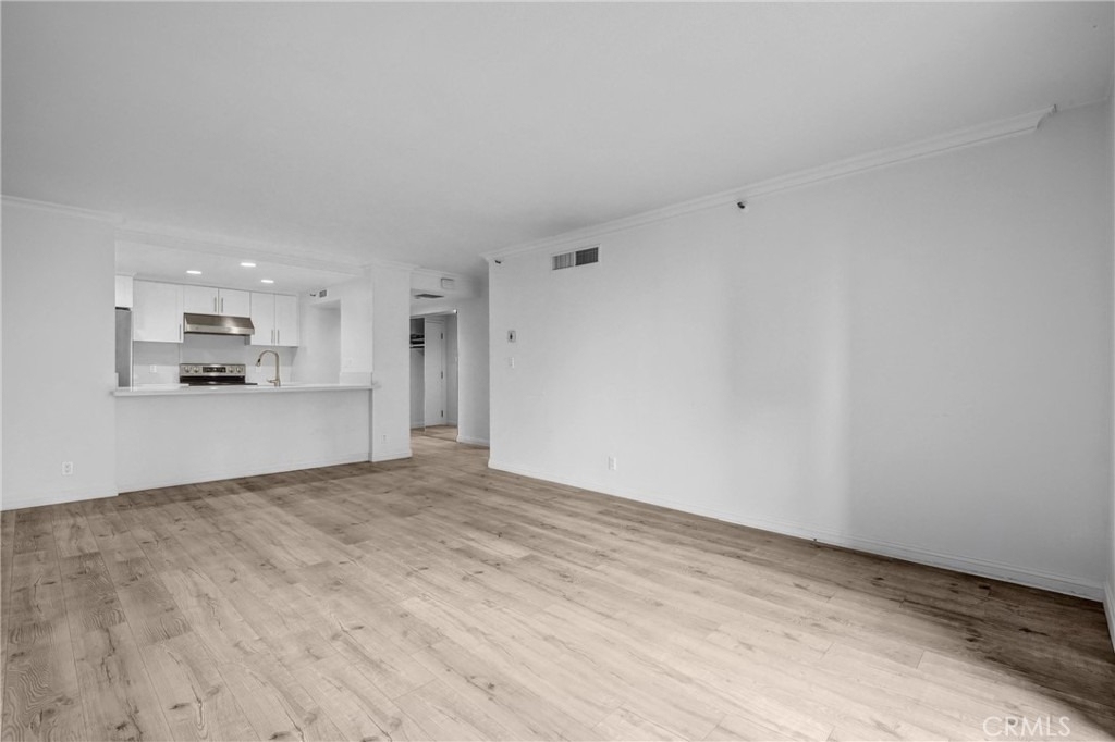 600 W 9th - Photo 2