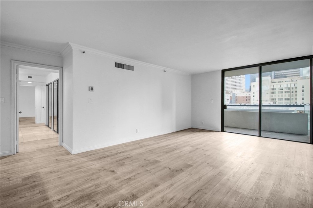 600 W 9th - Photo 1