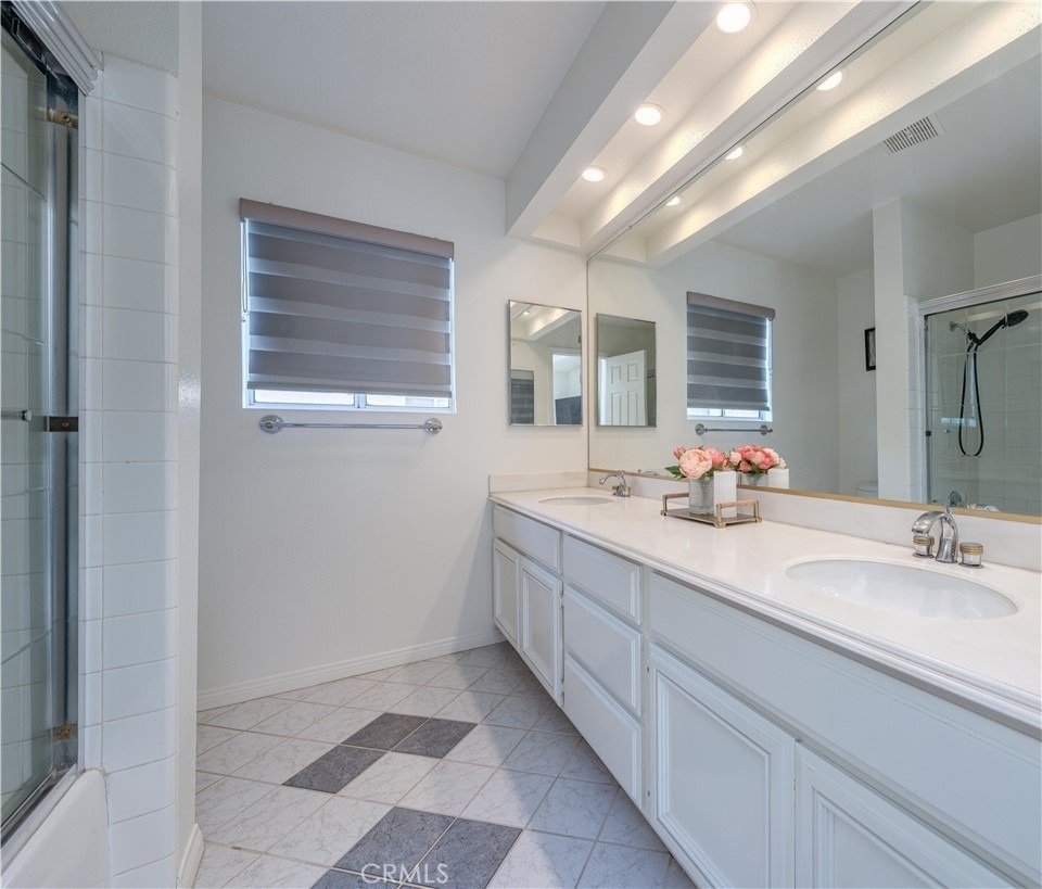 1011 S Mountcrest Court - Photo 31