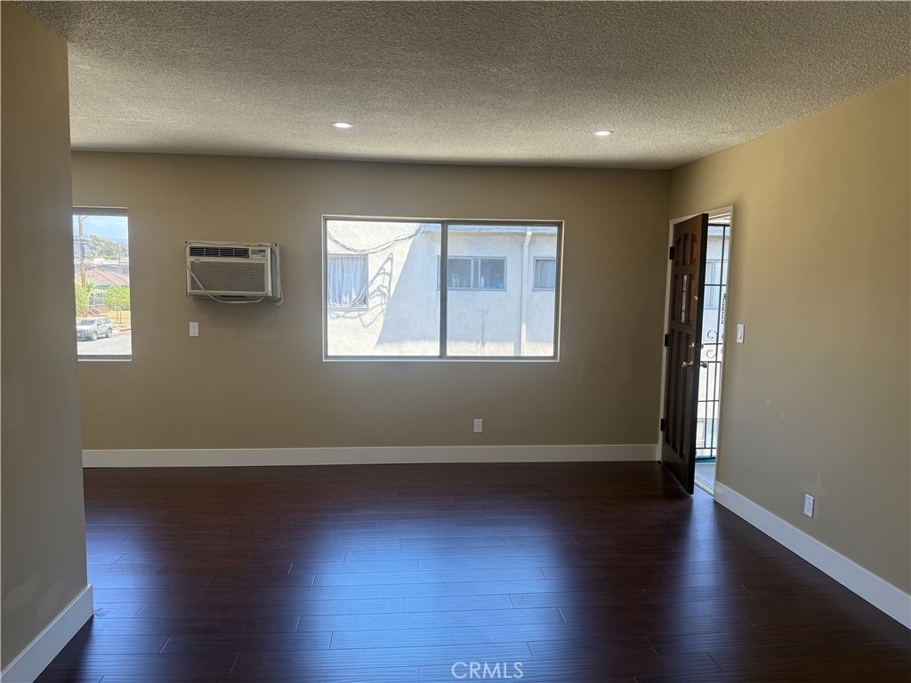 600 E Acacia Avenue - Photo 1
