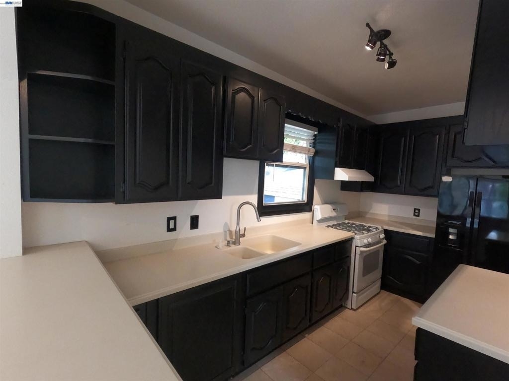 692 45th St - Photo 0