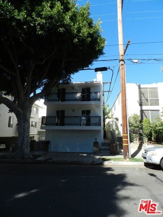 2711 Arizona Avenue - Photo 0