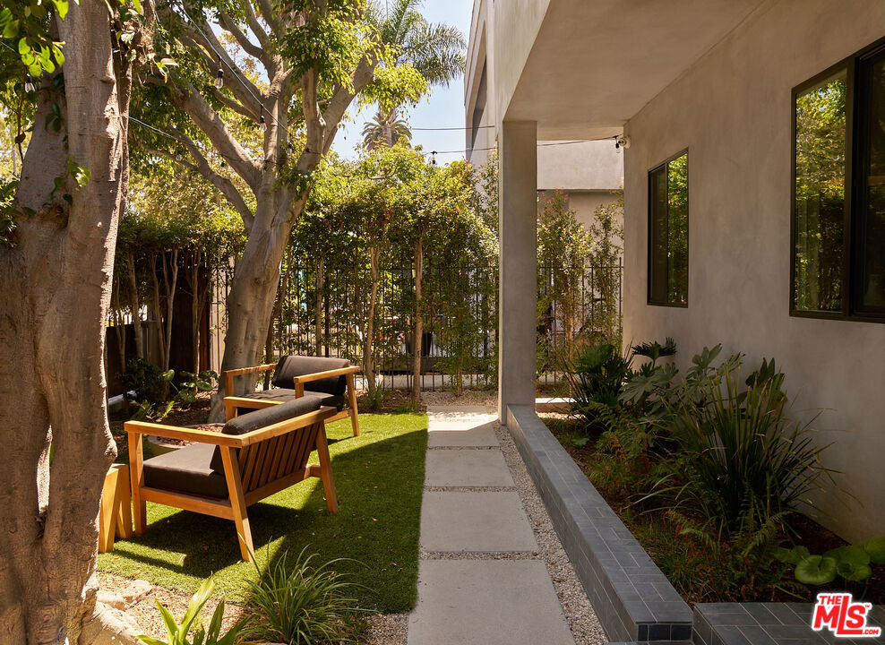 2411 Abbot Kinney Boulevard - Photo 10