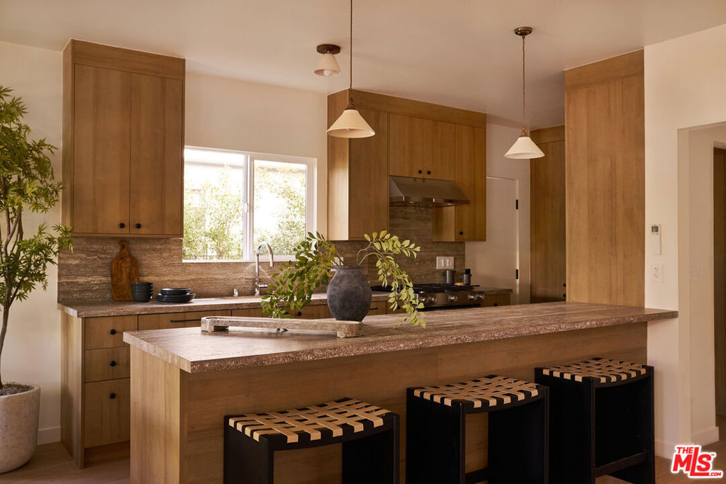 2411 Abbot Kinney Boulevard - Photo 1