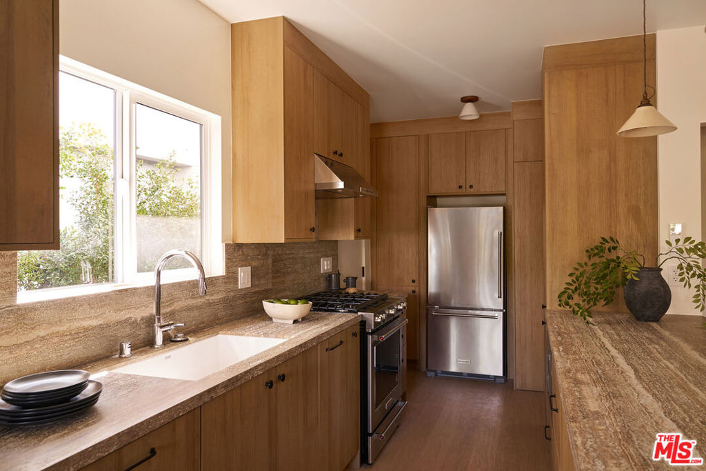 2411 Abbot Kinney Boulevard - Photo 2