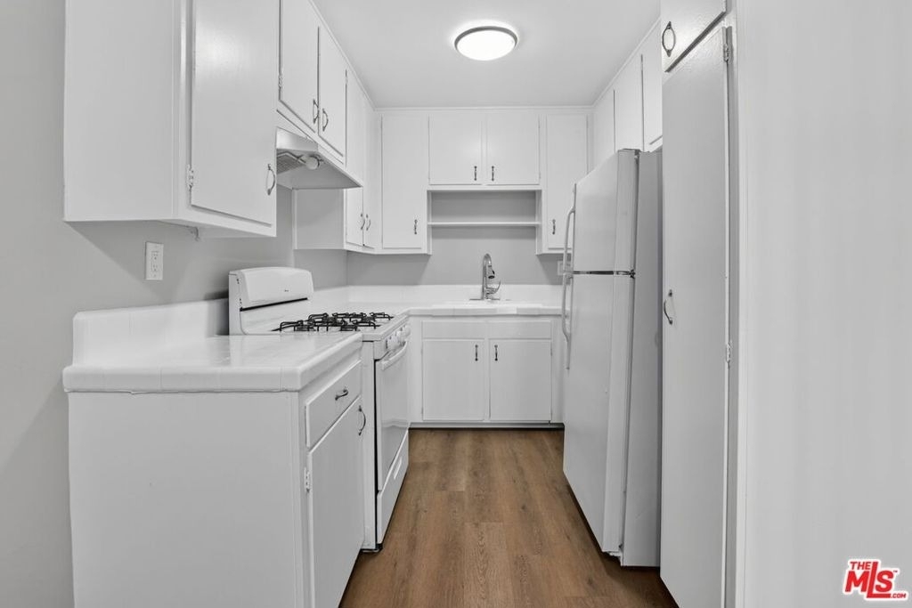 5361 Russell Avenue - Photo 2