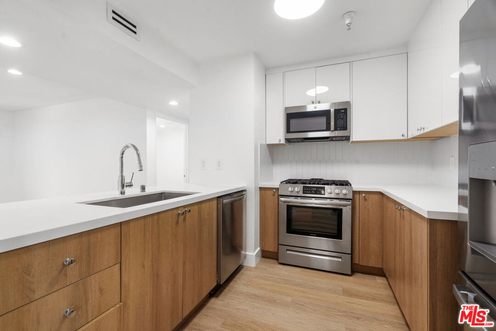 16100 W Sunset Boulevard - Photo 13