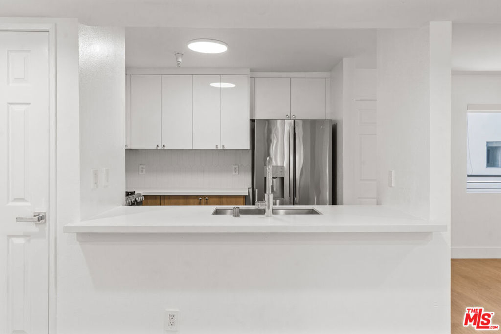 16100 W Sunset Boulevard - Photo 10