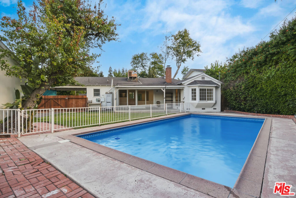 12811 Cumpston Street - Photo 33