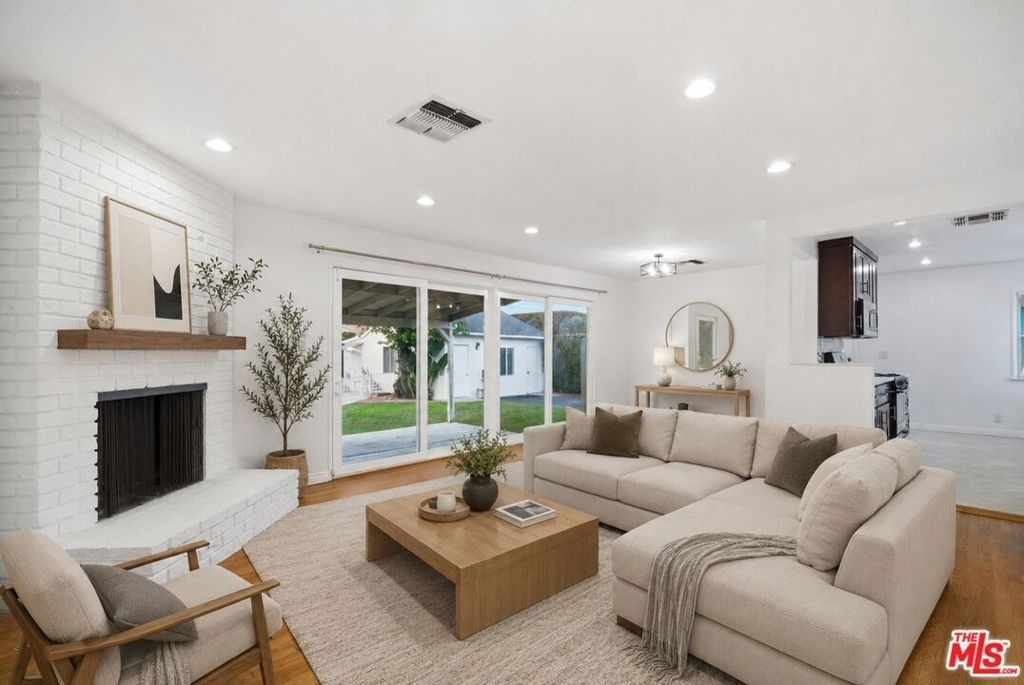 12811 Cumpston Street - Photo 3