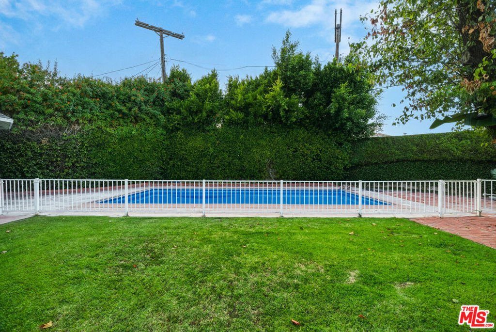 12811 Cumpston Street - Photo 32