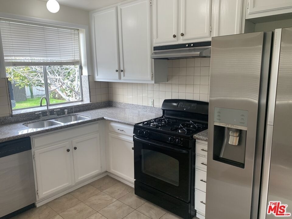 2929 Westwood Boulevard - Photo 4