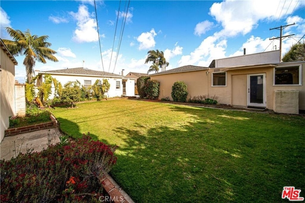 8029 Airlane Avenue - Photo 13