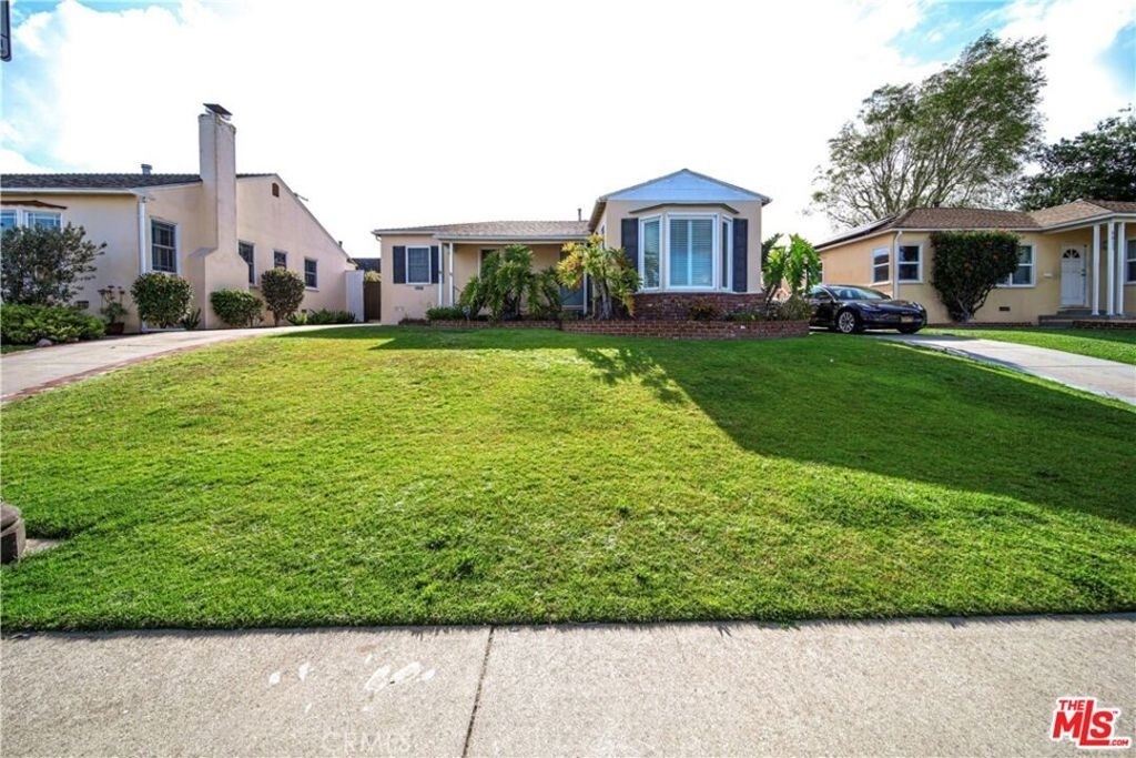 8029 Airlane Avenue - Photo 12