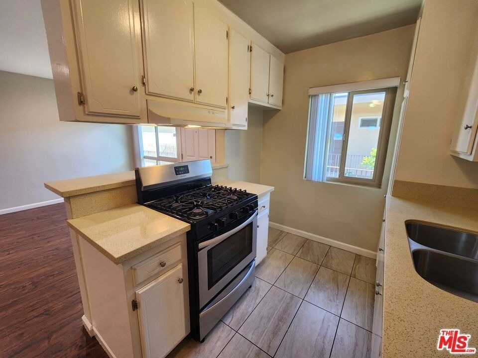 7925 Vineland Avenue - Photo 14