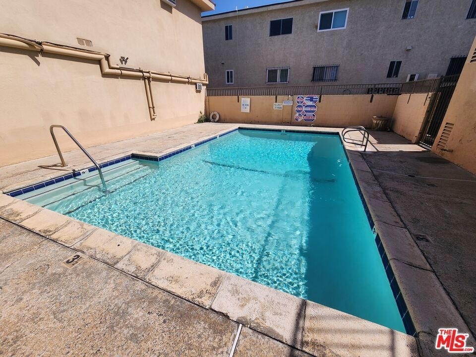 7925 Vineland Avenue - Photo 30