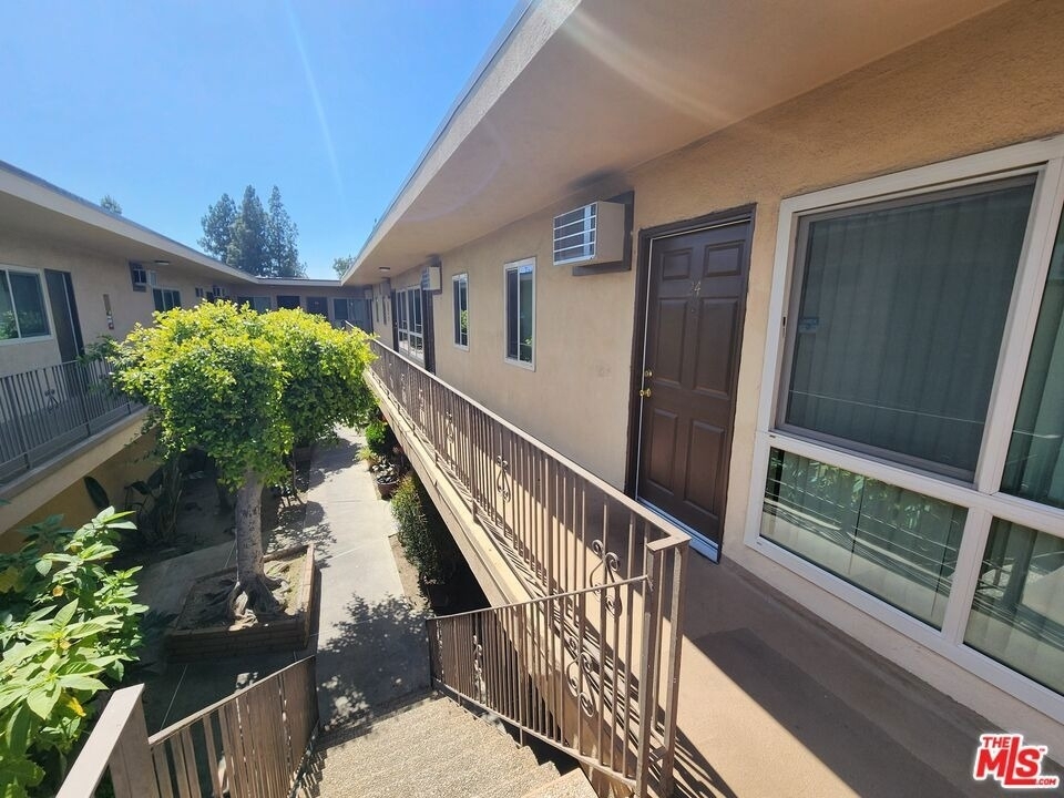 7925 Vineland Avenue - Photo 25