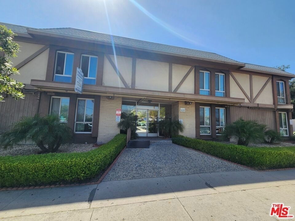 7925 Vineland Avenue - Photo 32