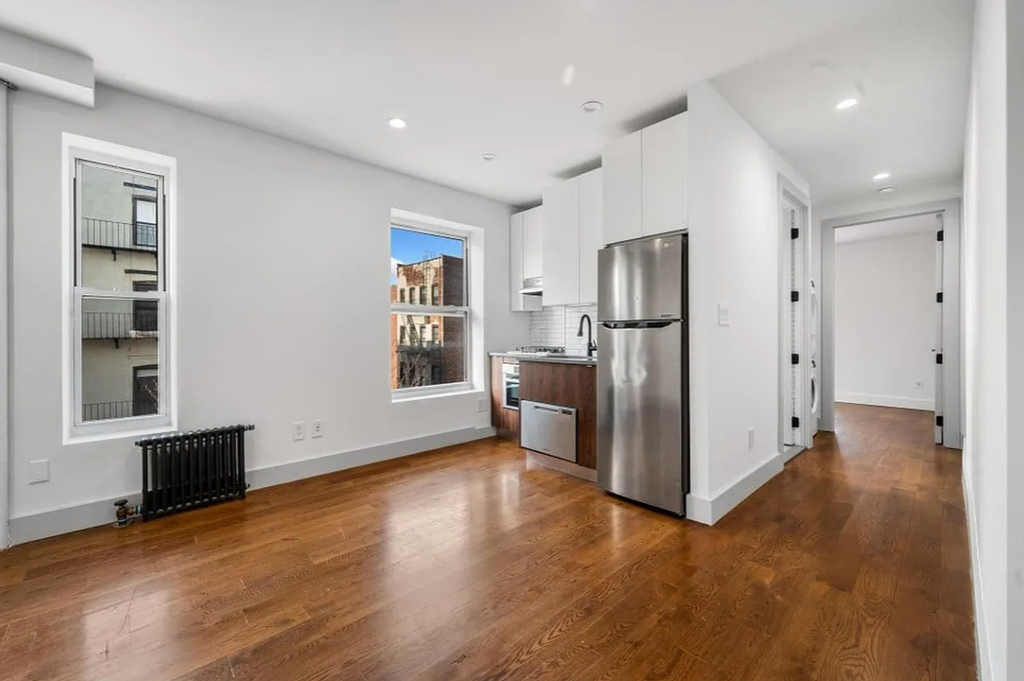 629 East 5th Street - Photo 0