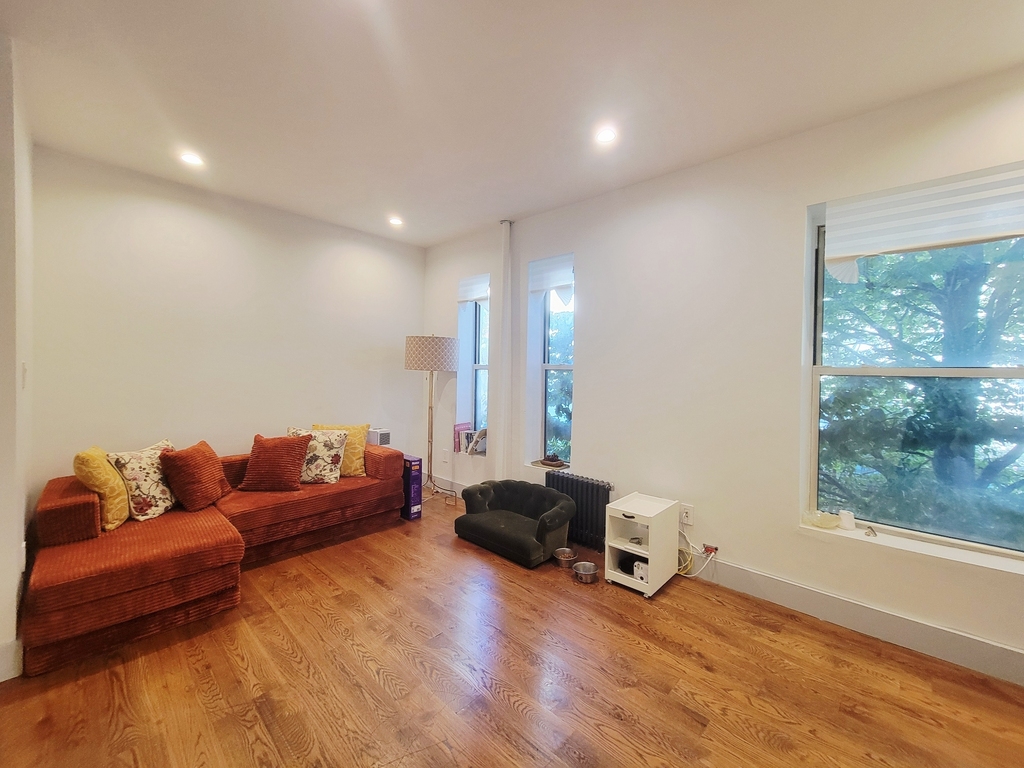 629 East 5th Street - Photo 3