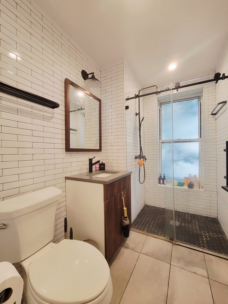629 East 5th Street - Photo 9