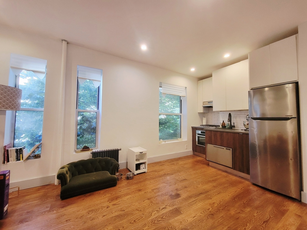 629 East 5th Street - Photo 1