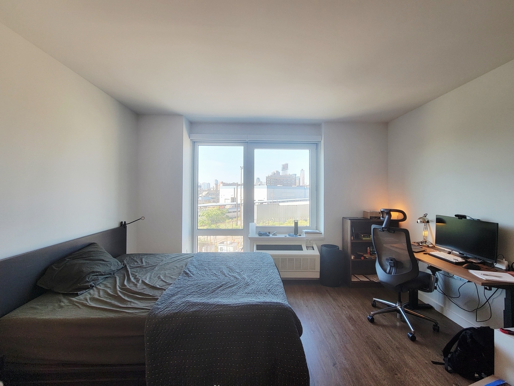 22-44 Jackson Avenue - Photo 2