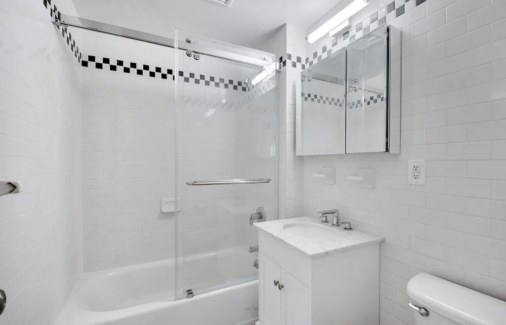226 East 70th Street - Photo 6