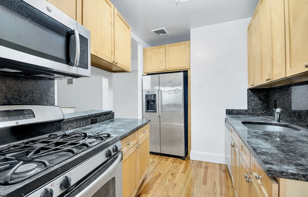 226 East 70th Street - Photo 2